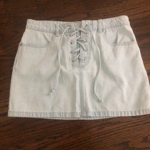 Forever 21 Denim Light Wash Skirt size 28
